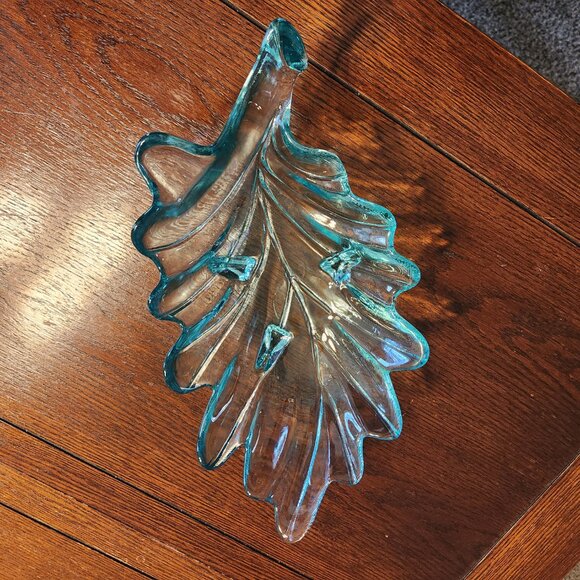 Vidrios San Miguel 100% Recycled Aqua Blue Glass Oak Leaf Dish - Picture 9 of 16
